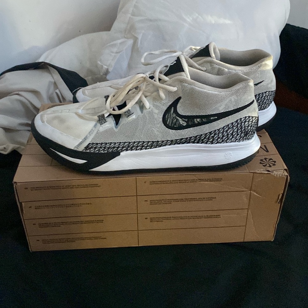 Kyrie flytrap 6